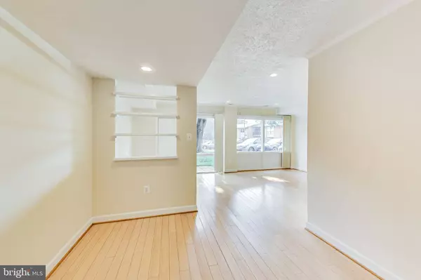 7340 LEE HWY #40/T3, Falls Church, VA 22046