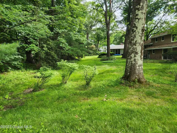 1346 Rowe Road, Niskayuna, NY 12309