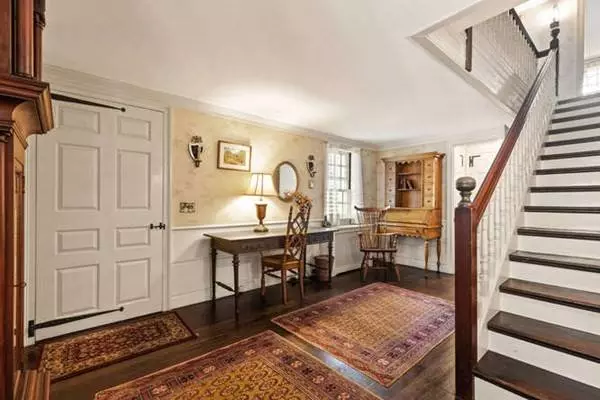 28 Pilgrim Rd, Melrose, MA 02176