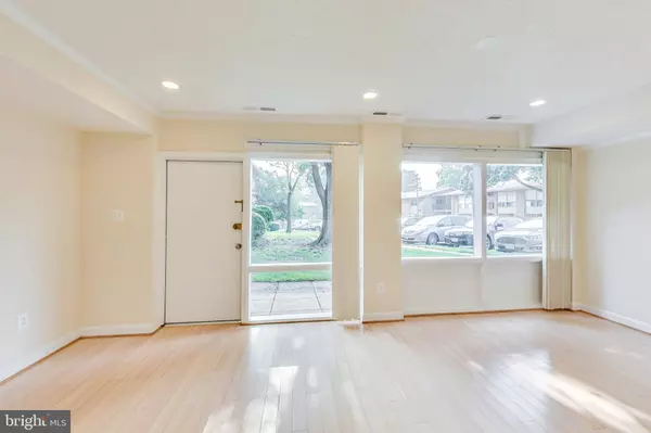 7340 LEE HWY #40/T3, Falls Church, VA 22046