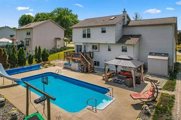 373 Brentwood Drive, Pinckney, MI 48169