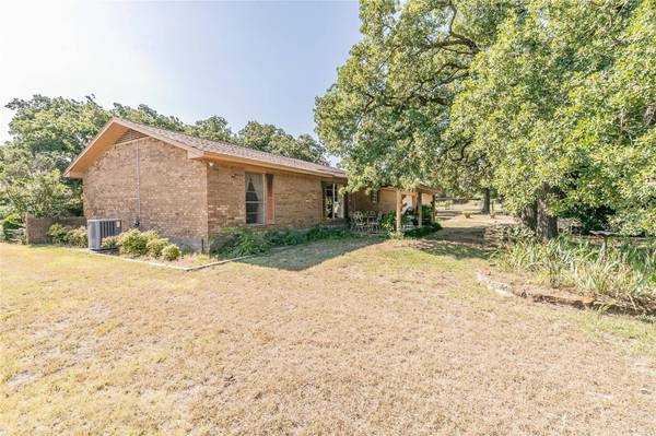 896 Decatur Cemetery Road, Decatur, TX 76234