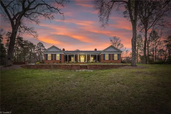 304 Shadow Valley RD, High Point, NC 27262