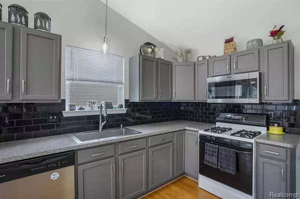 2361 LORRAINA Lane, Hartland, MI 48353