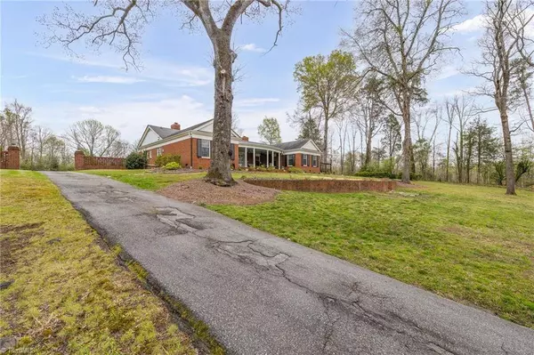 304 Shadow Valley RD, High Point, NC 27262