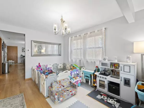 7946 W Addison Street, Chicago, IL 60634