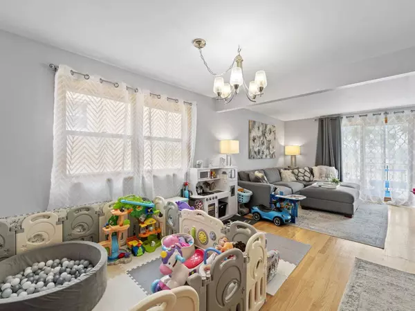 7946 W Addison Street, Chicago, IL 60634