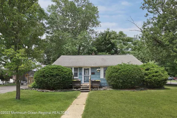 122 Dickinson Avenue, Toms River, NJ 08753