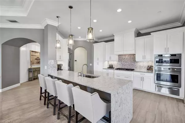 16387 Viansa WAY #19-302, Naples, FL 34110