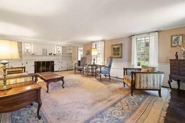 28 Pilgrim Rd, Melrose, MA 02176