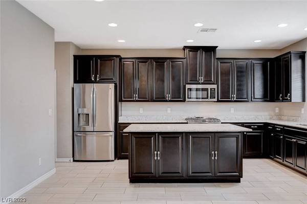 12445 Loggeta Way, Las Vegas, NV 89141