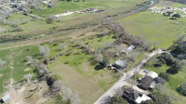 213 Mulberry ST, Hallettsville, TX 77964