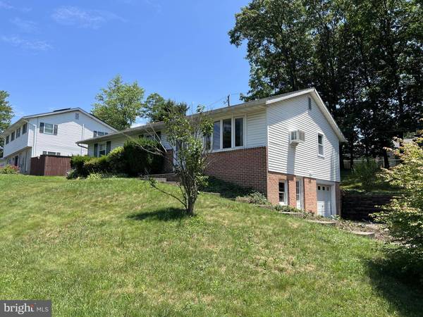 4903 CREEK DR, Harrisburg, PA 17112