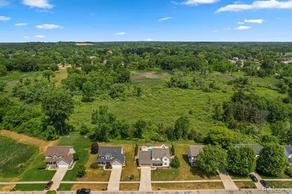 373 Brentwood Drive, Pinckney, MI 48169