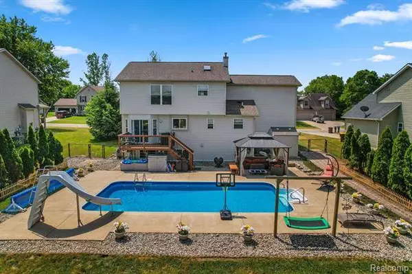 373 Brentwood Drive, Pinckney, MI 48169