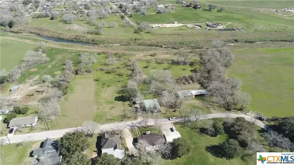 213 Mulberry ST, Hallettsville, TX 77964