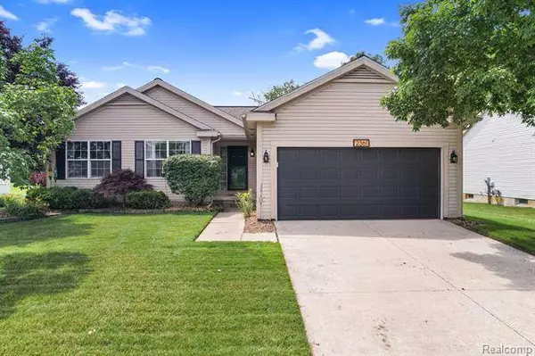 2361 LORRAINA Lane, Hartland, MI 48353