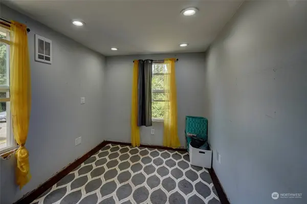 1422 SE Cedar RD, Port Orchard, WA 98367