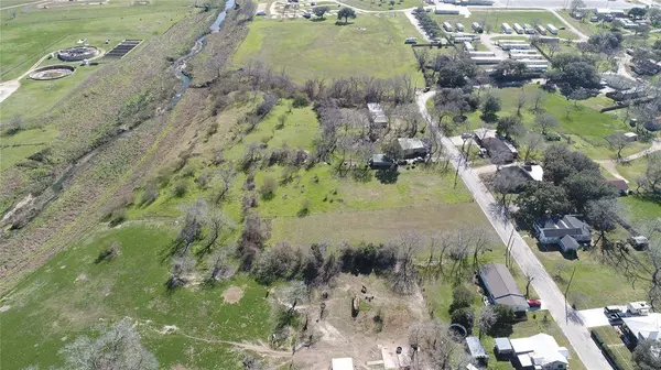 213 Mulberry ST, Hallettsville, TX 77964