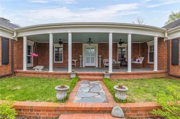 304 Shadow Valley RD, High Point, NC 27262