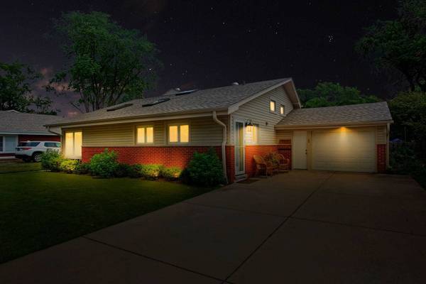 401 N WINDSOR DR, Arlington Heights, IL 60004