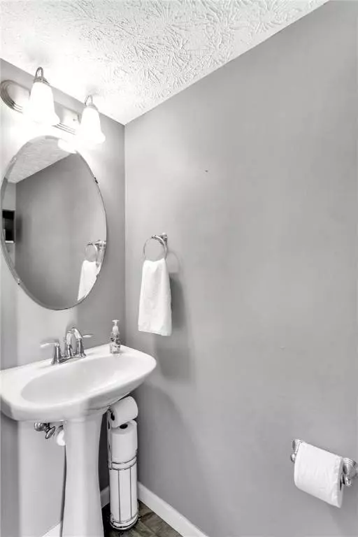 114 Bradford Square Dr, Trafford, PA 15085