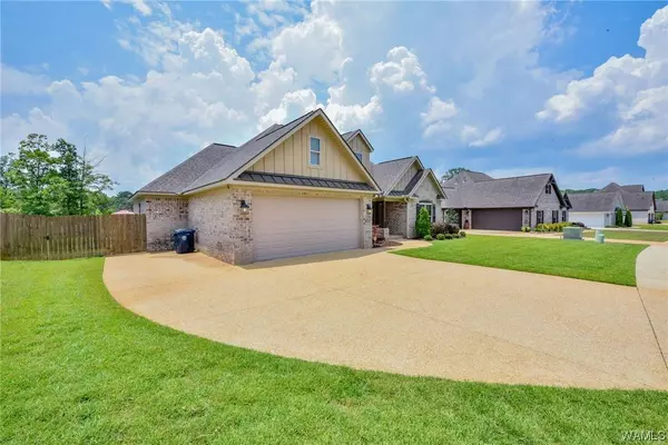 13824 Glenview DR, Northport, AL 35475