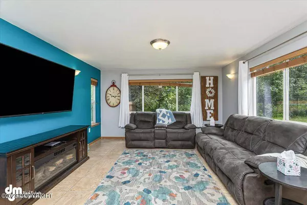 5012 W Northern Rose LN, Wasilla, AK 99623