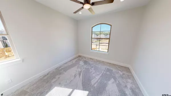 9165 Cave Branch Cv, Tyler, TX 75703