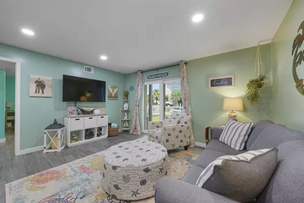 330 Bluefish Drive #103, Fort Walton Beach, FL 32548