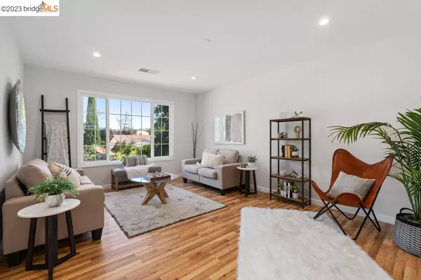 514 Falcon Way, Hercules, CA 94547