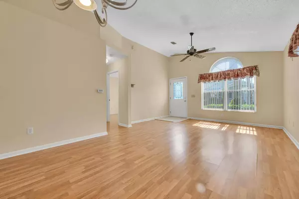 1149 NW Lombardy DR, Port Saint Lucie, FL 34986