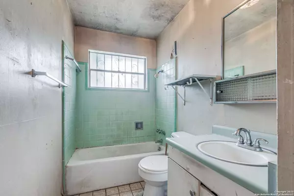 143 PEACH VALLEY DR, San Antonio, TX 78227-4551