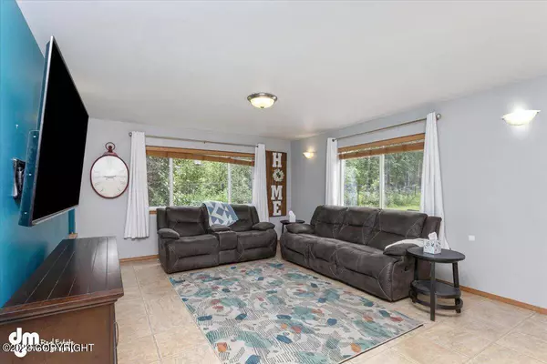 5012 W Northern Rose LN, Wasilla, AK 99623