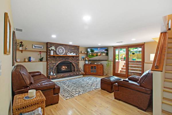 401 N WINDSOR DR, Arlington Heights, IL 60004