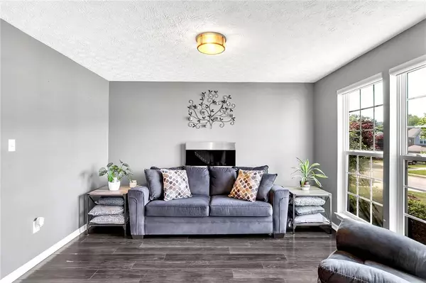 114 Bradford Square Dr, Trafford, PA 15085