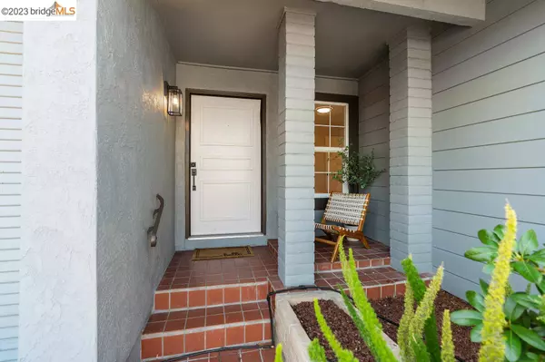 514 Falcon Way, Hercules, CA 94547