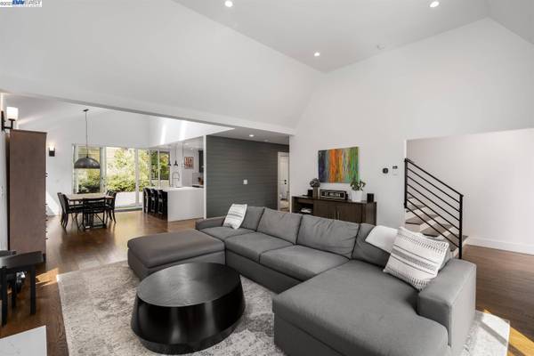 512 Midcrest Rd, Oakland, CA 94610