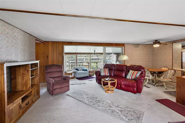 31616 TERRACE DR, Tavares, FL 32778