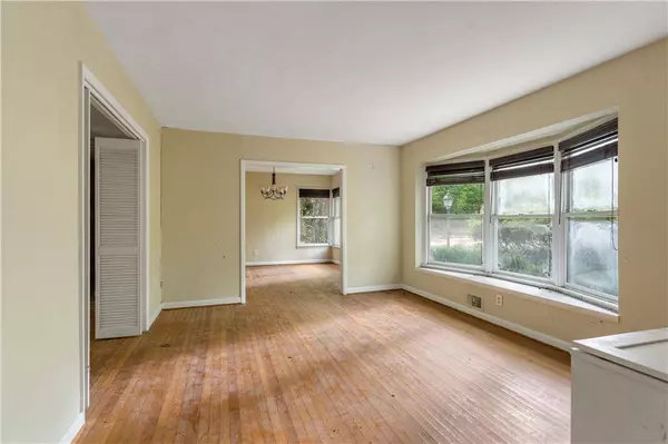 4955 Powers Ferry RD, Sandy Springs, GA 30327