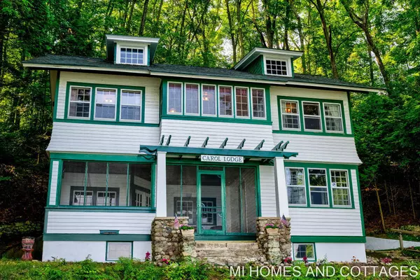 5014 S Lake Shore Boulevard, Newaygo, MI 49337