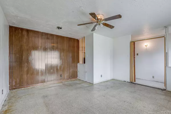 143 PEACH VALLEY DR, San Antonio, TX 78227-4551