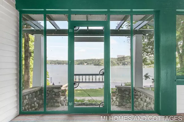 5014 S Lake Shore Boulevard, Newaygo, MI 49337