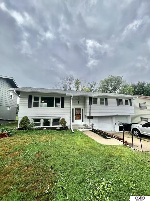 5029 Arbor Circle, Omaha, NE 68106