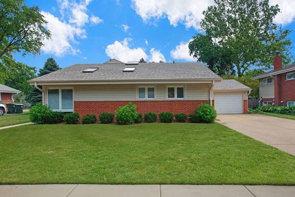 401 N WINDSOR DR, Arlington Heights, IL 60004