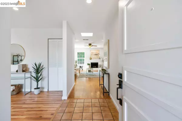 514 Falcon Way, Hercules, CA 94547