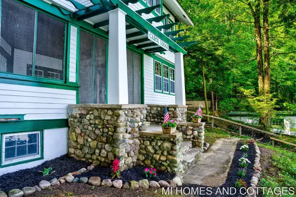 5014 S Lake Shore Boulevard, Newaygo, MI 49337