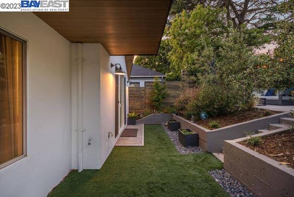 512 Midcrest Rd, Oakland, CA 94610