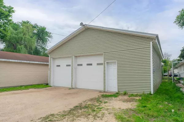 913 6th St S, La Crosse, WI 54601