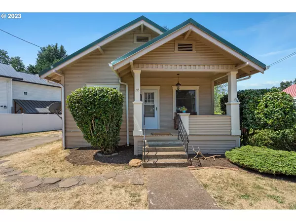 213 5TH ST, Silverton, OR 97381